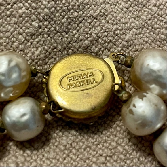 Miriam Haskell Baroque Glass Pearl Necklace - Picture 3 of 6
